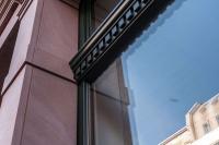 Nahaufnahme einer Wärmeschutzverglasung an Altbaufenster