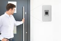 ekey dLine Fingerprint Türblatt Haustür mit Detailansicht