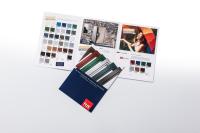 Aufgeklappte Broschüre Aluminiumfarben für Fenster und Haustüren