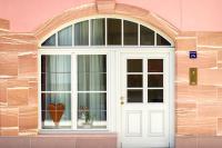 Traditionelle Haustür in der Braubachstraße in Frankfurt am Main