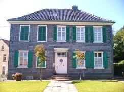 Ehemalige Propstei mit PaXretro58 aus Meranti in Hattingen 