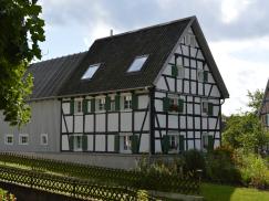 Fachwerkhaus aus 1697 mit PaXretro58 Fenster aus Kiefer in Bergisch Gladbach