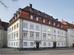 Frühklassizistischer Eckbau mit PaXretro68 aus Kiefer in Kempten