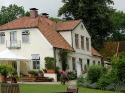 Klassische Kastenfenster im historischen Klosterhof in Uetersen