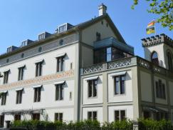 PaXcontur68 aus Eukalyptus für Villa Leuchtenberg in Lindau