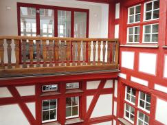 Ausgezeichnete Sanierung eines Fachwerkhauses mit PaXretro58 aus Kiefer in Ulm Innenhof