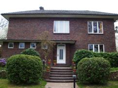 Backsteingebäude im Stil der neuen Sachlichkeit mit PaXretro58 in Pinneberg