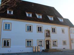 Ehemaliges Gasthaus "Zum Löwen" mit PaXretro68 aus Lärche in Rot an der Rot