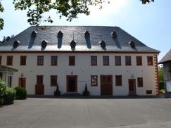 Historische Probstei mit PaXcontur68 aus Meranti in Schwabenheim