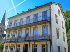 Rathaus Schlangenbad mit PaXretro78 aus Eukalyptus
