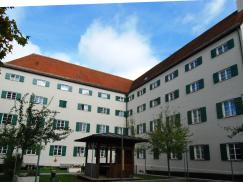 Wohngebäude mit PaX-Kastenfenstern aus Fichte in Landsberg am Lech