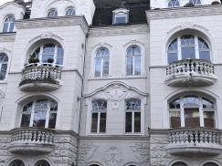 PaXcontur68 aus Eukalyptus für gründerzeitliches Mehrfamilienhaus in Köln 