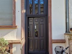 Holz-Haustür mit hohem Oberlicht in Frankfurt am Main