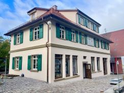 Vielseitig genutztes Gebäude mit PaXpur68 aus Eukalyptus in Forchtenberg