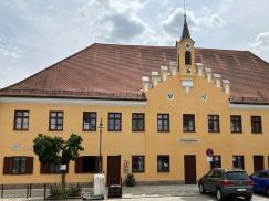 Kastenfenster aus Kiefer für das historische Rathaus in Hohenwart