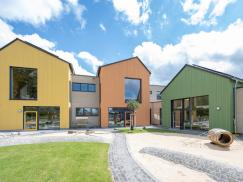 Bunte Giebelhäuschen der Kita Sträßchen in Burscheid