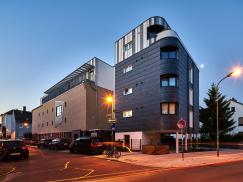 Ehemaliger Luftschutzbunker in Offenbach bei Nacht