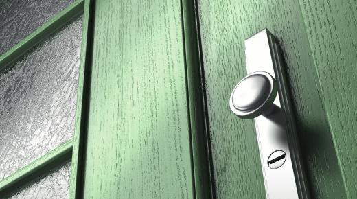 Nahaufnahme grüne Altbau-Haustür PaX Classic