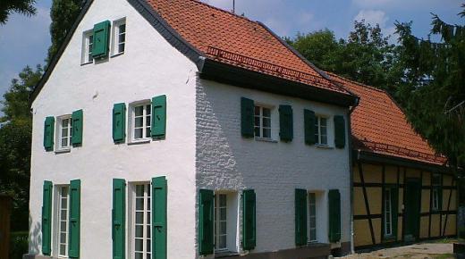 PaXretro58 Fenster und Türen für ein Backsteingebäude in Düsseldorf Eckansicht