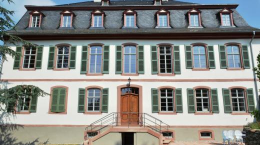 Neue PaXpur58 Holzfenster für das Bassenheimer Palais in Oberreifenberg