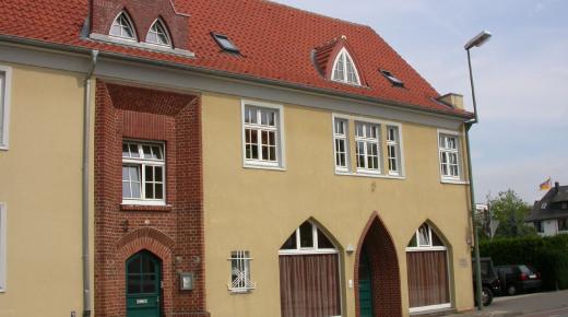 Historisierende PaXretro58 und rekonstruierte Haustür für Siedlungsgebäude in Bielefeld