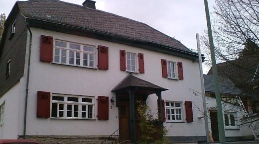 Ehemalige Hofanlage mit PaXpur58 Holzfenstern in Heidenrod