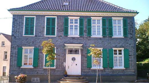 Ehemalige Propstei mit PaXretro58 aus Meranti in Hattingen 