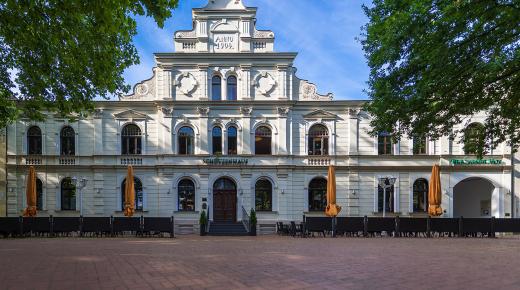 Frechener Hof in Frechen mit PaXcontur68 Fenstern aus Eukalyptus