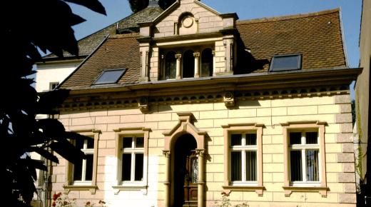 Rekonstruierte Denkmalfenster für Haus Freiheit in Düsseldorf