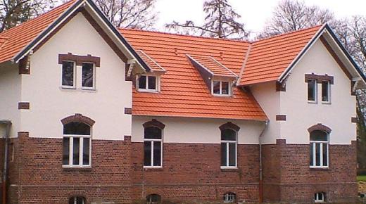 Jahrhundertwende-Pförtnerhaus mit PaXretro58 Fenstern aus Kiefer in Krefeld