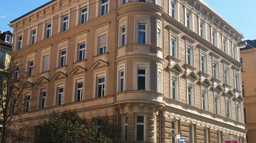 Jahrhundertwendehaus auf dem Klingberg in Augsburg mit PaXretro68 Fenstern aus Fichte