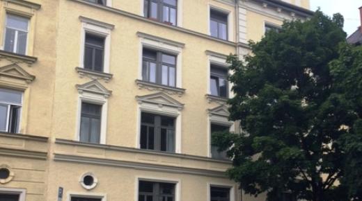 Jahrhundertwendehaus mit PaXretro68 Fenstern aus Kiefer in Kidlerstraße in München