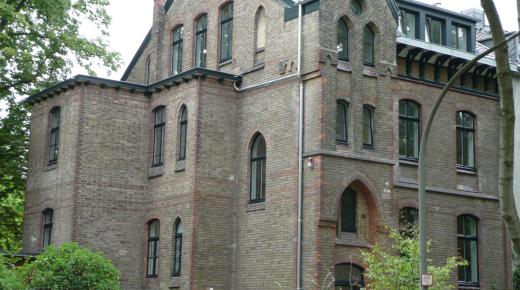 Restaurierung von Bestandsfenstern und teilweise Rekonstruktion in Köln 