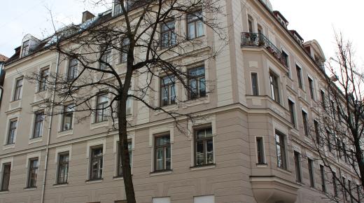 PaXretro58 Fenster aus Lärche für Jahrhundertwendehaus in München