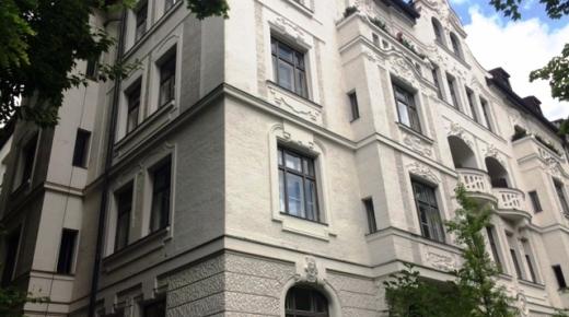 Jahrhundertwendehaus mit PaXretro58 Fenstern mit Zierprofielen in Lachnerstraße-München