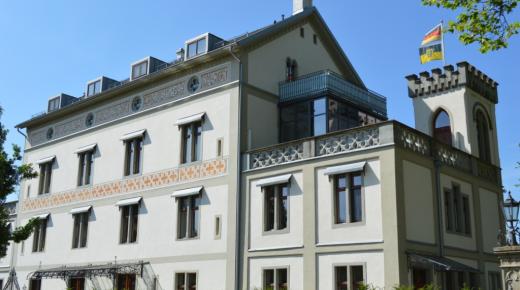 PaXcontur68 aus Eukalyptus für Villa Leuchtenberg in Lindau