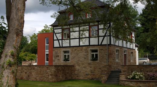 Installation von denkmalgerechten PaXretro58 Fenstern in altem Mühlengebäude in Kreuzau-Obermaubach