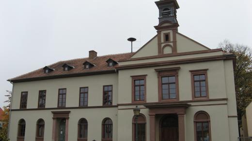 PaXretro58 für ein spätklassizistisches Schulgebäude in Schwalbach