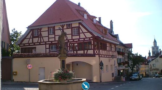 Stadthaus mit denkmalgerechten PaXretro58 Fenstern aus Kiefer in Überlingen