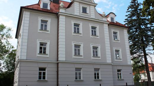 PaXretro68 Fenster aus Lärche für Neoklassizistisches Wohngebäude in Amberg