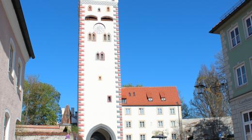 Ehemaliges Stadttor aus dem 15 Jhd. mit PaX Kastenfenstern aus Fichte in München
