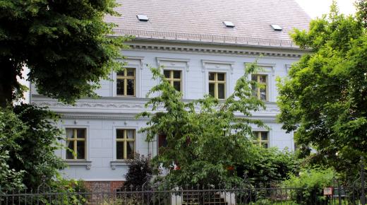 Evangelisches Pfarramt um 1875 mit PaXretro58 aus Eukalyptus in Blankenfelde