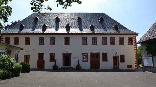 Historische Probstei mit PaXcontur68 aus Meranti in Schwabenheim