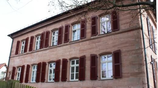 Pfarrhaus von 1847 mit PaXretro68 aus Kiefer in Erlangen