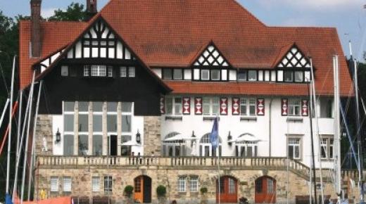 Seglerhaus am Wannsee in Berlin mit PaXcontur68 aus Eiche