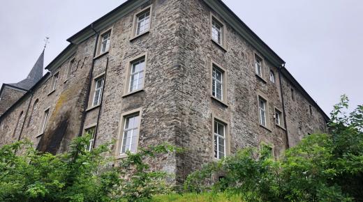 PaXpur58 Denkmalfenster aus Kiefer für Schloss Hückeswagen 