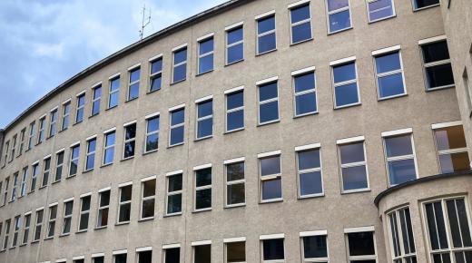 PaXcontur78 aus Kiefer für neoklassizistischen Bau in Berlin