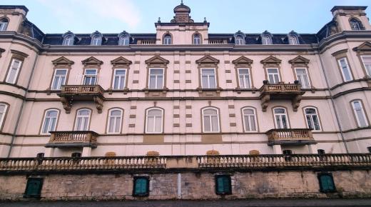 PaXsimplex45 aus Meranti für schlossartiges Doppelwohnhaus in Bingen am Rhein