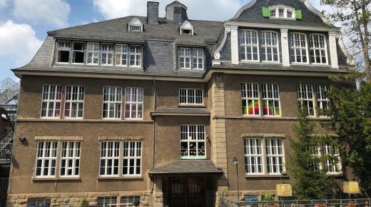 Innenvorfenster PaXcontur78 aus Eiche für Schule in Wülfrath