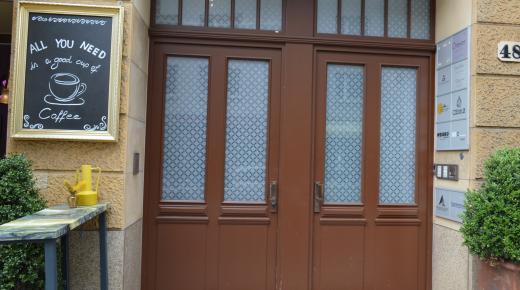 Eingangstüren für Wohn- und Geschäftshaus in Frankfurt am Main